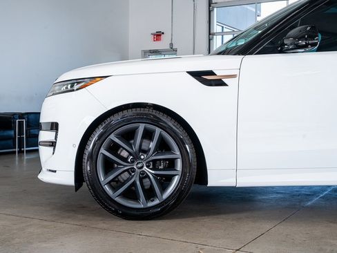 Used 2024 Land Rover Range Rover Sport Dynamic SE image 9