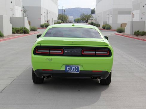 Used 2019 Dodge Challenger SXT image 6