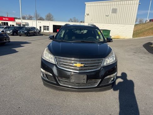 Used 2016 Chevrolet Traverse LT w/ Style and Technology Package image 3