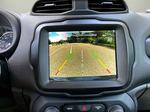 Certified 2022 Jeep Renegade Latitude AWD/4WD image 14