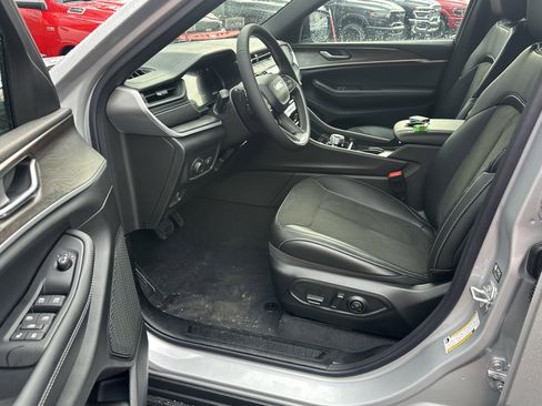 New 2026 Jeep Grand Cherokee Altitude image 26