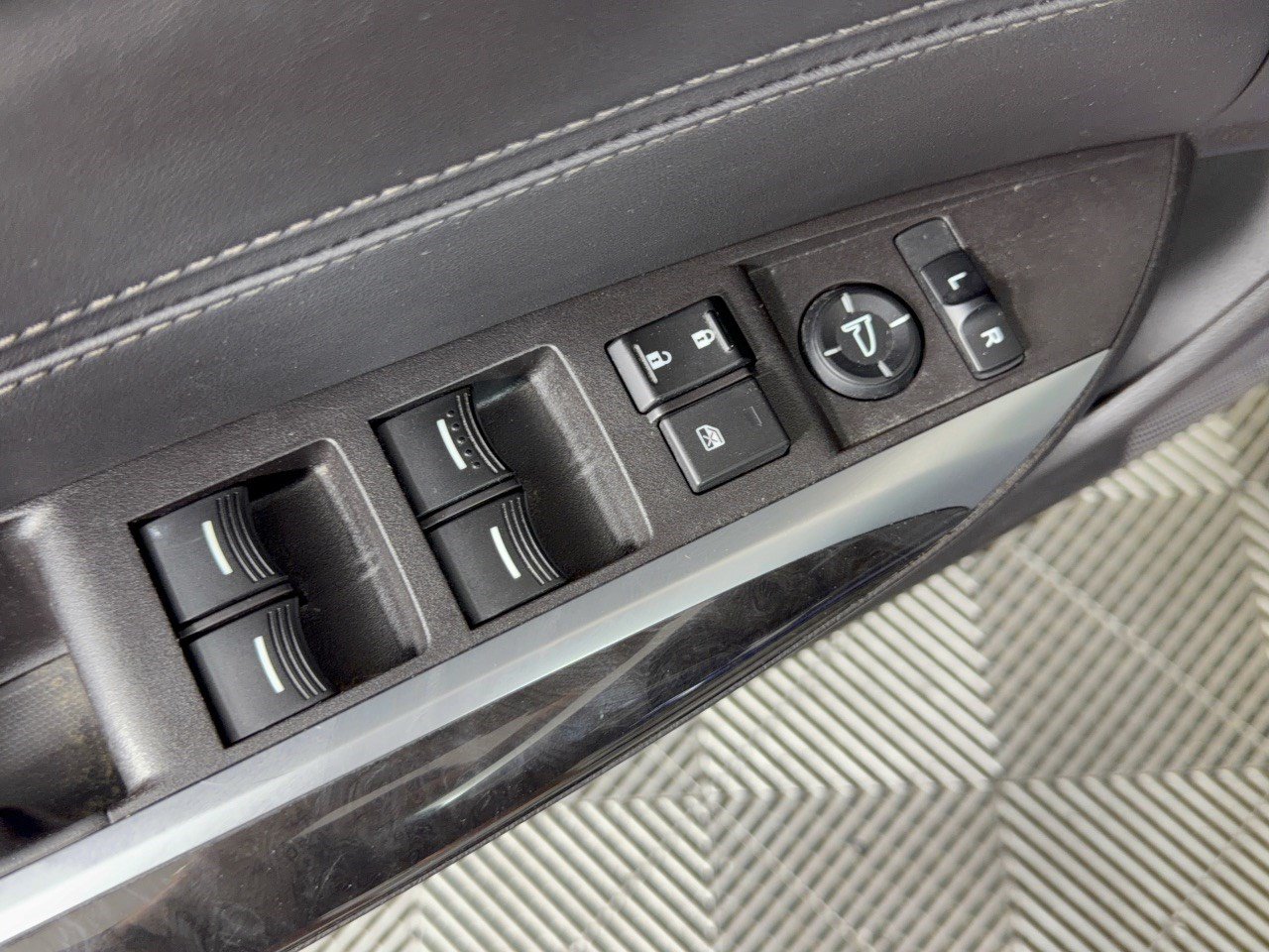 Used 2018 Acura TLX w/ Technology Package FWD image 15