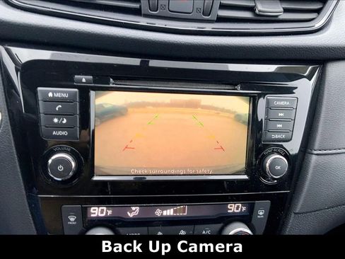 Used 2018 Nissan Rogue SV image 22