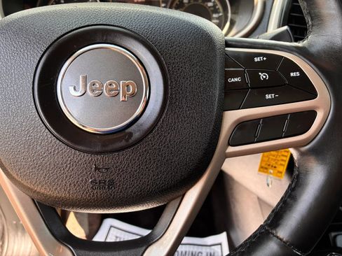 Used 2017 Jeep Cherokee Sport w/ Cold Weather Group AWD/4WD image 21