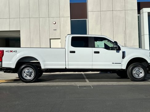 Used 2022 Ford F250 XL w/ Power Equipment Group image 2