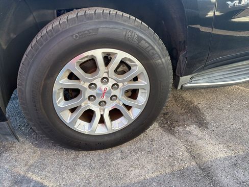 Used 2017 GMC Yukon SLT image 4