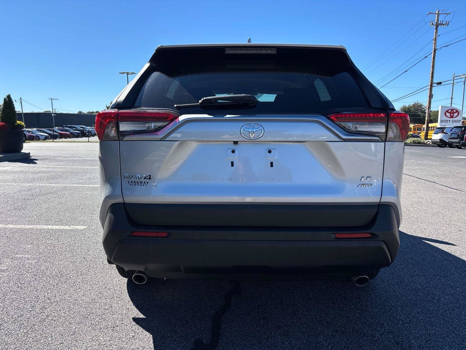 Used 2023 Toyota RAV4 LE AWD/4WD image 4