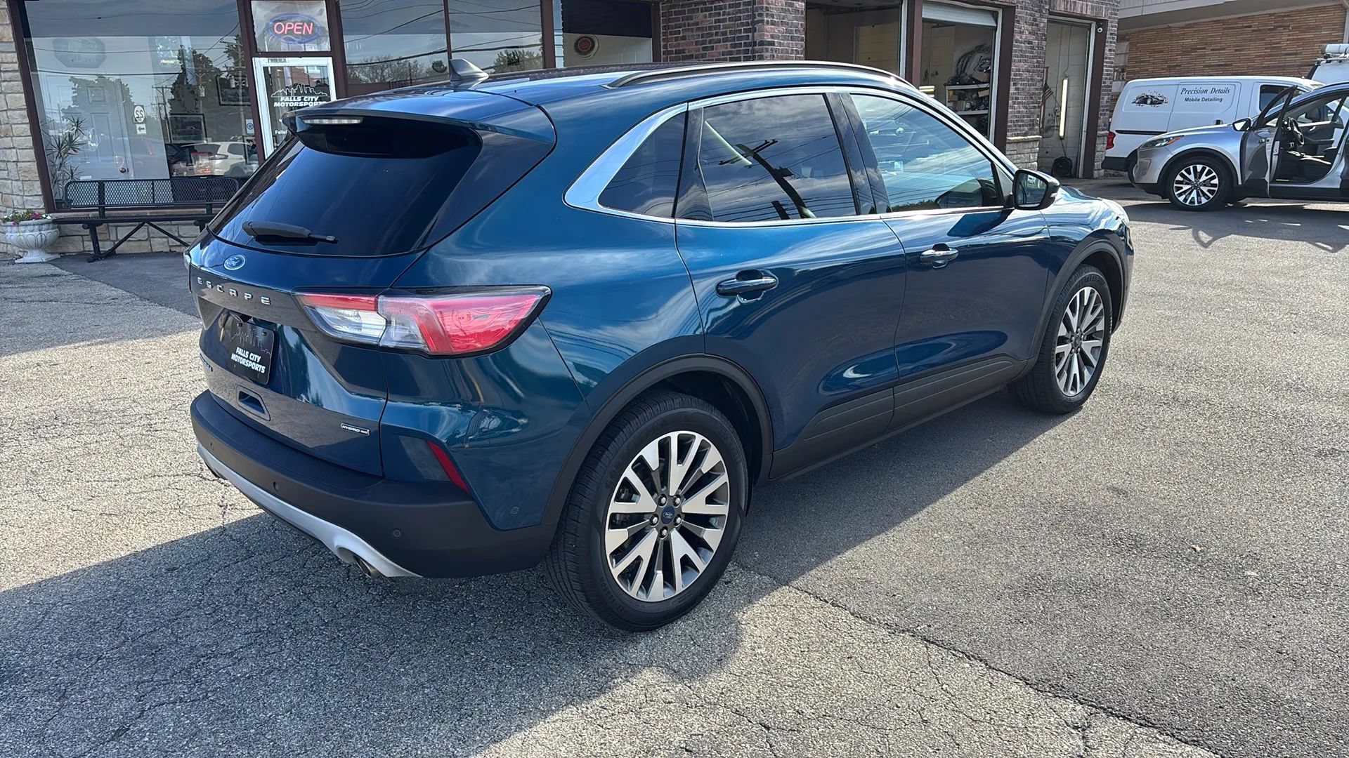 Used 2020 Ford Escape Titanium AWD/4WD image 16