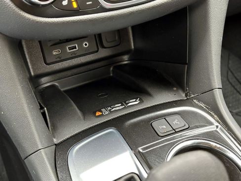 Certified 2024 Chevrolet Equinox Premier image 25