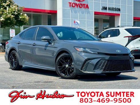 Used 2025 Toyota Camry SE w/ Convenience Package FWD image 1