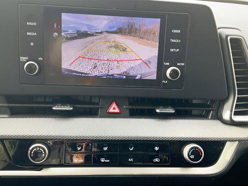 Used 2024 Kia Sportage LX image 22