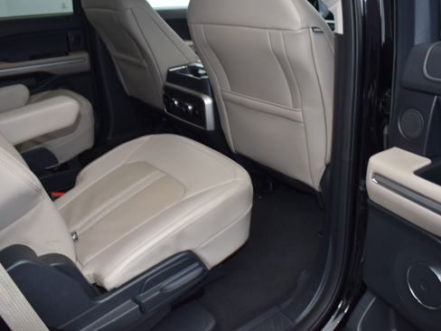 Used 2024 Ford Expedition Limited image 10