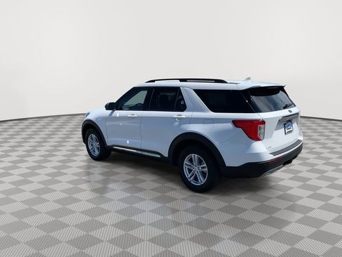 Used 2022 Ford Explorer XLT w/ Equipment Group 202A image 5