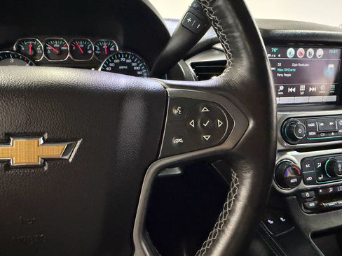 Used 2018 Chevrolet Tahoe LT w/ Luxury Package RWD image 32