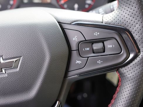 Certified 2025 Chevrolet Trax RS w/ Sunroof Package image 27