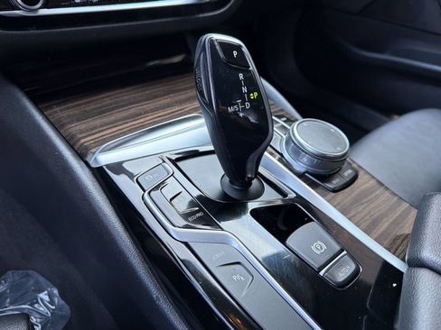 Used 2018 BMW 530e xDrive AWD/4WD image 17