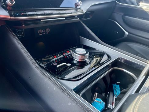 Used 2025 Jeep Wagoneer 4WD image 19