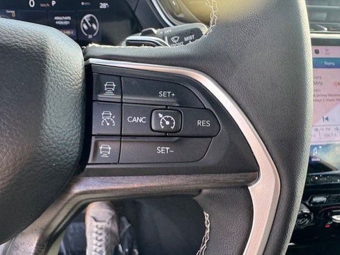 Used 2024 Jeep Grand Cherokee L Limited w/ Luxury Tech Group II image 17