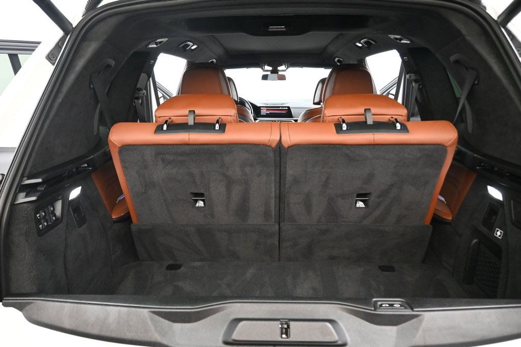 Used 2022 BMW X7 M50i AWD/4WD image 17
