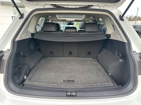 Used 2020 Volkswagen Tiguan SE w/ Panoramic Sunroof Package image 30