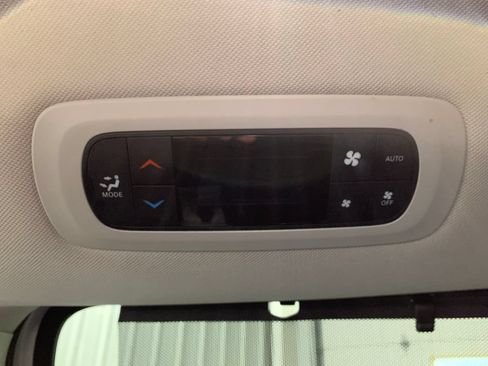 Used 2024 Chrysler Pacifica Touring-L FWD image 22
