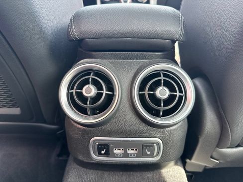 Used 2024 Alfa Romeo Giulia AWD image 47