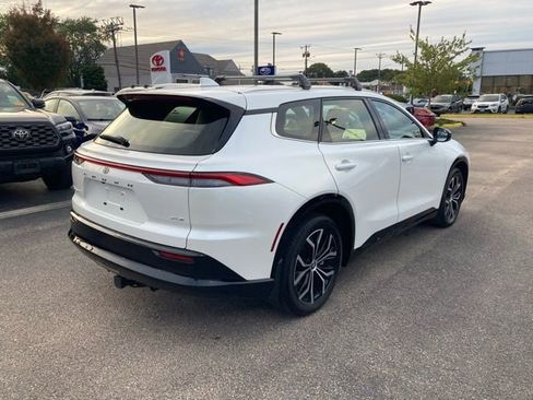 Used 2025 Toyota Crown Signia XLE image 9