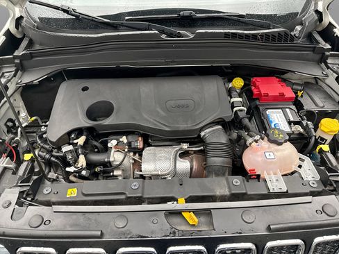 Used 2019 Jeep Renegade Latitude w/ Cold Weather Group AWD/4WD image 26