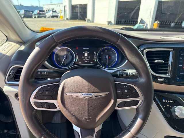 Used 2018 Chrysler Pacifica Touring-L Plus w/ Tire & Wheel Group FWD image 15