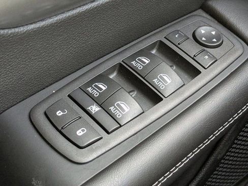 New 2026 Chrysler Pacifica Select image 24