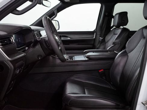 Used 2024 Jeep Wagoneer Series II w/ Flexible Seating Group RWD image 10