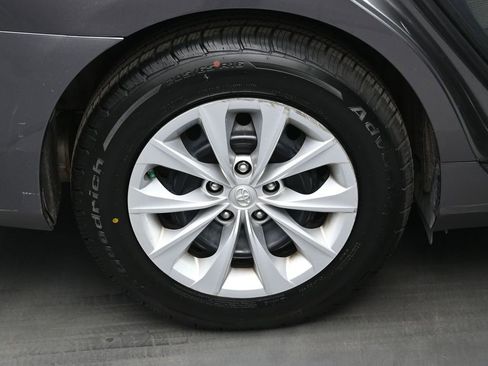 Used 2016 Toyota Camry LE image 27