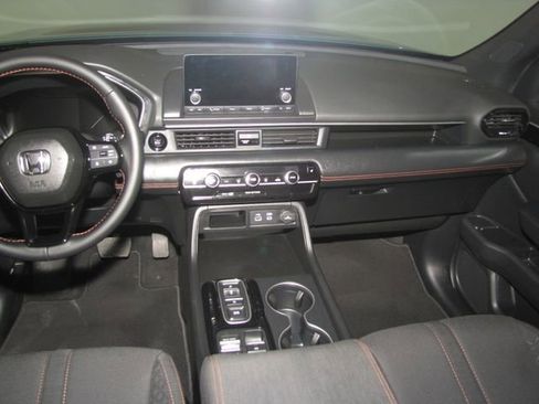 Certified 2025 Honda Pilot Sport image 13
