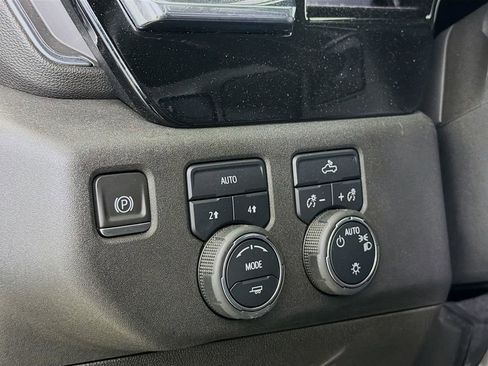 Used 2023 Chevrolet Silverado 1500 LT image 12