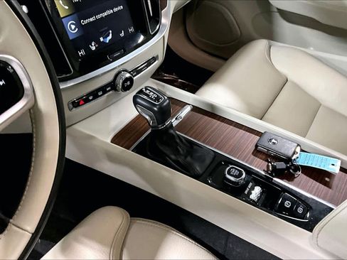 Used 2020 Volvo V60 T5 Cross Country w/ Protection Package image 17