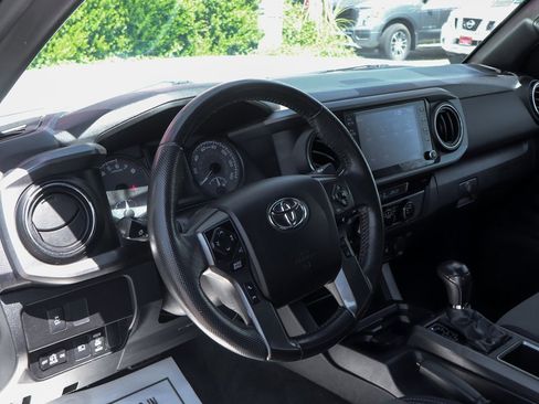 Used 2021 Toyota Tacoma TRD Off-Road w/ Technology Package image 17