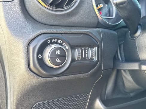 Certified 2021 Jeep Gladiator Overland AWD/4WD image 32