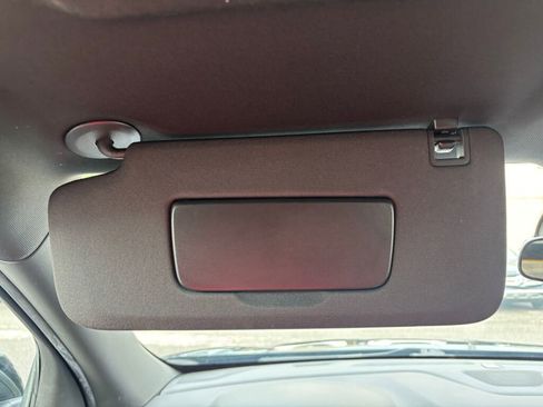 Used 2023 Chevrolet Traverse LT image 28