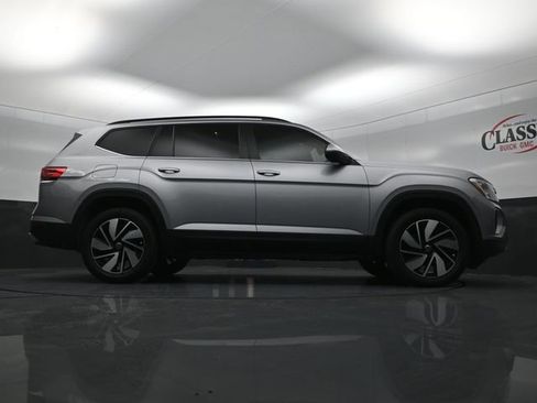 Used 2025 Volkswagen Atlas SE image 30