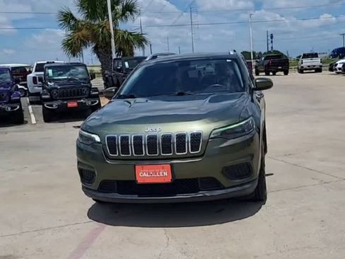 Used 2020 Jeep Cherokee Latitude FWD image 3