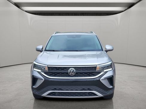 Used 2023 Volkswagen Taos SE w/ Panoramic Sunroof Package FWD image 6