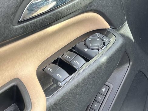 Used 2022 Chevrolet Equinox Premier image 12