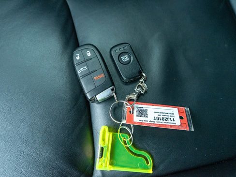 Used 2016 Chrysler 300 Limited image 27