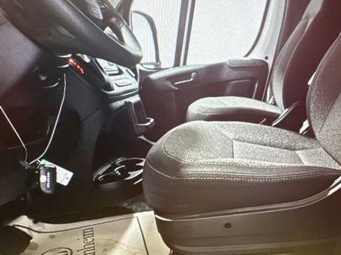 Used 2023 RAM ProMaster 2500 w/ Convenience Group FWD image 3
