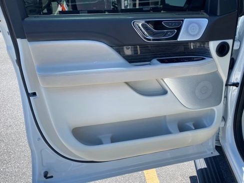 Used 2023 Lincoln Navigator Black Label AWD/4WD image 10