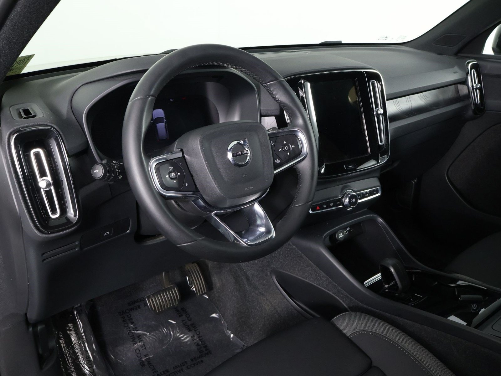 Certified 2023 Volvo XC40 Recharge Core AWD/4WD image 14