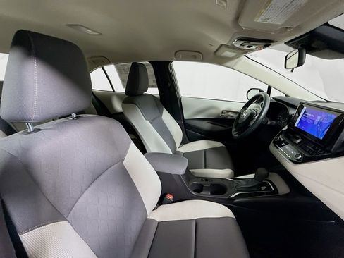 Used 2025 Toyota Corolla LE w/ Convenience Package FWD image 24