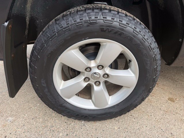 Used 2018 RAM 1500 Classic SLT w/ SLT Plus D←cor Group AWD/4WD image 12