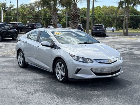 Used 2017 Chevrolet Volt LT w/ Comfort Package FWD image 2