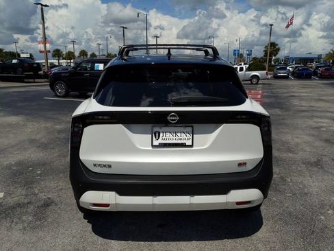 Certified 2025 Nissan Kicks SR FWD image 6